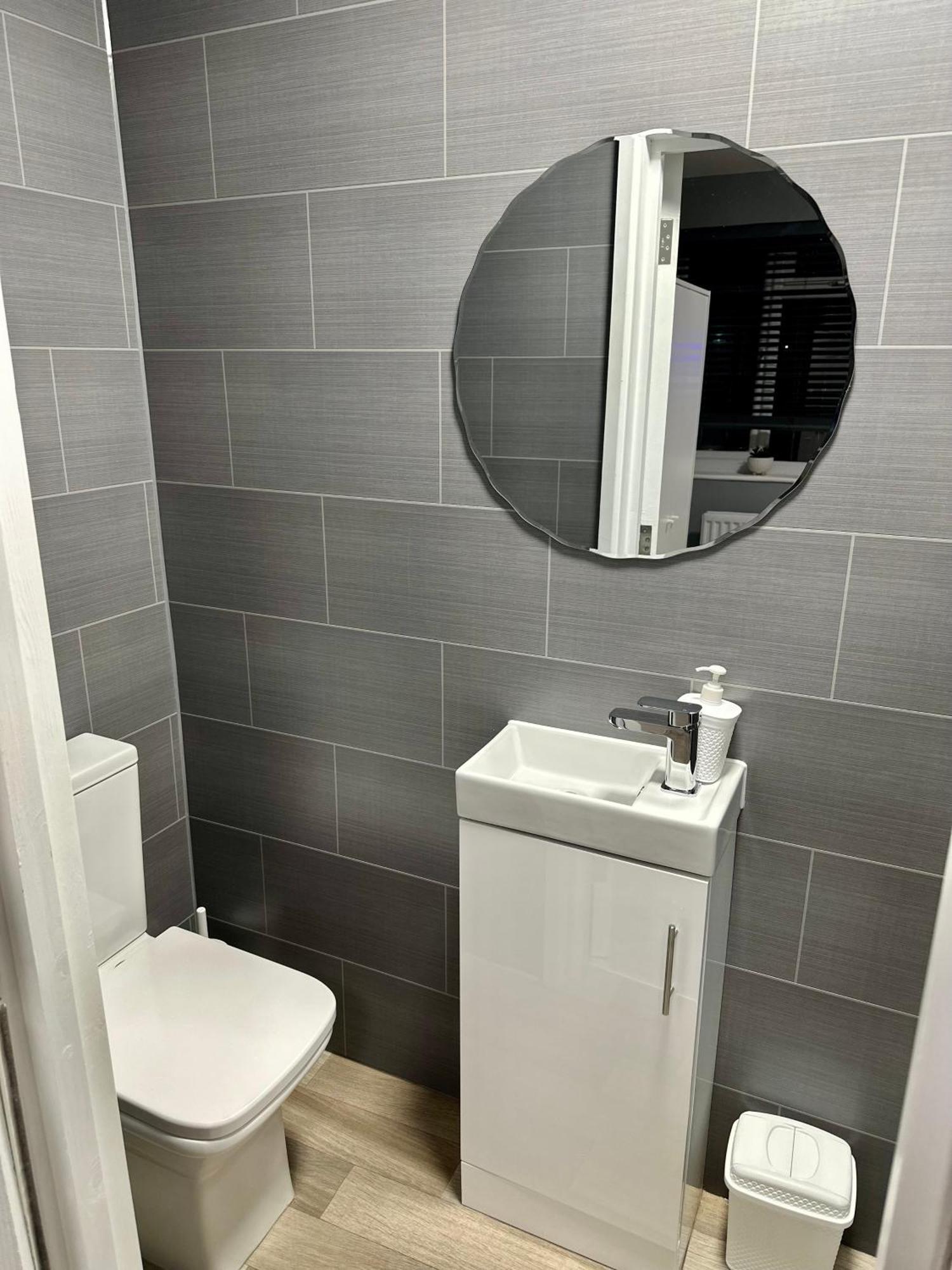 Cosy Ensuite Double Room, Near Heathrow Airport Northolt  Екстер'єр фото