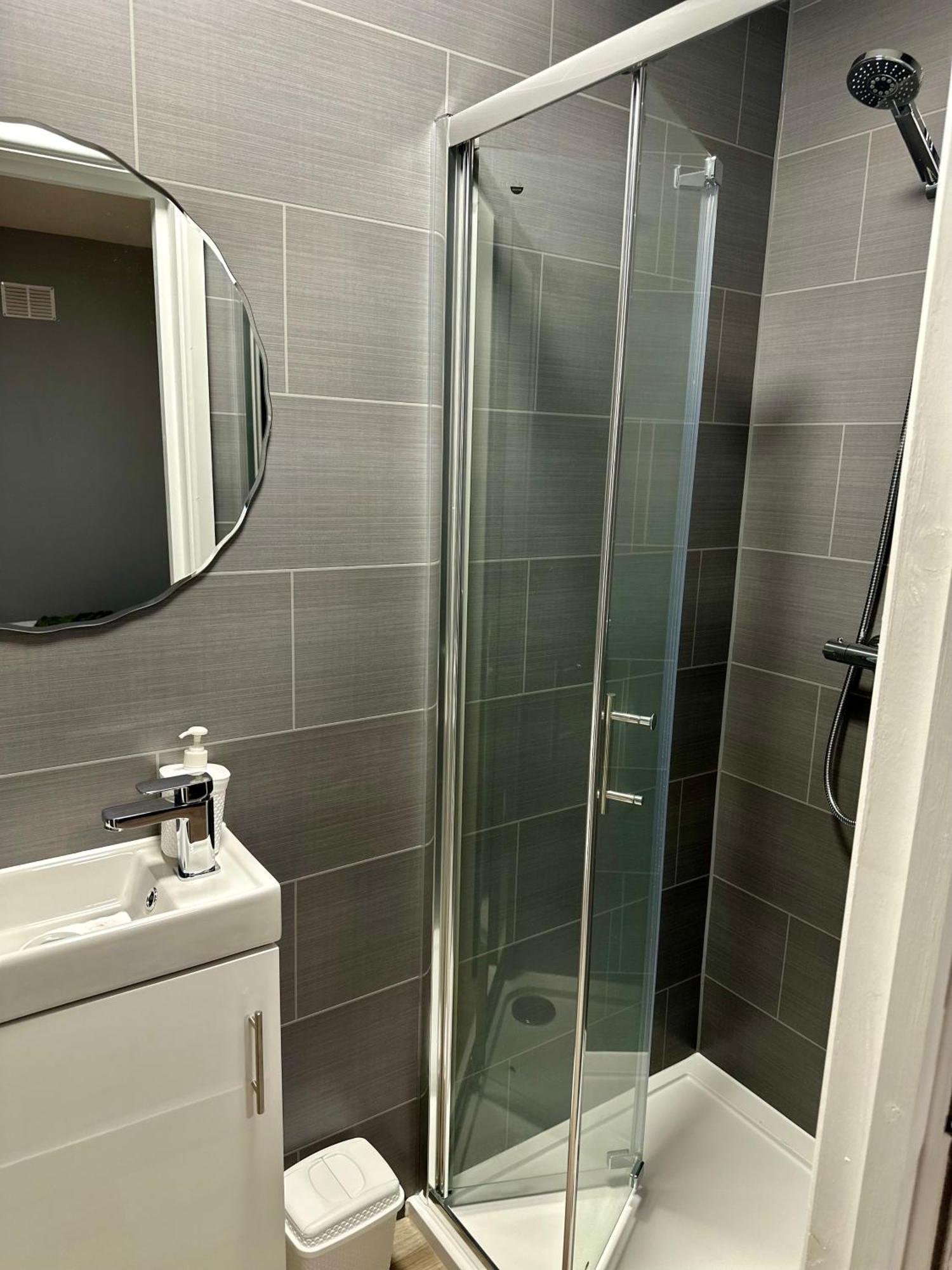 Cosy Ensuite Double Room, Near Heathrow Airport Northolt  Екстер'єр фото