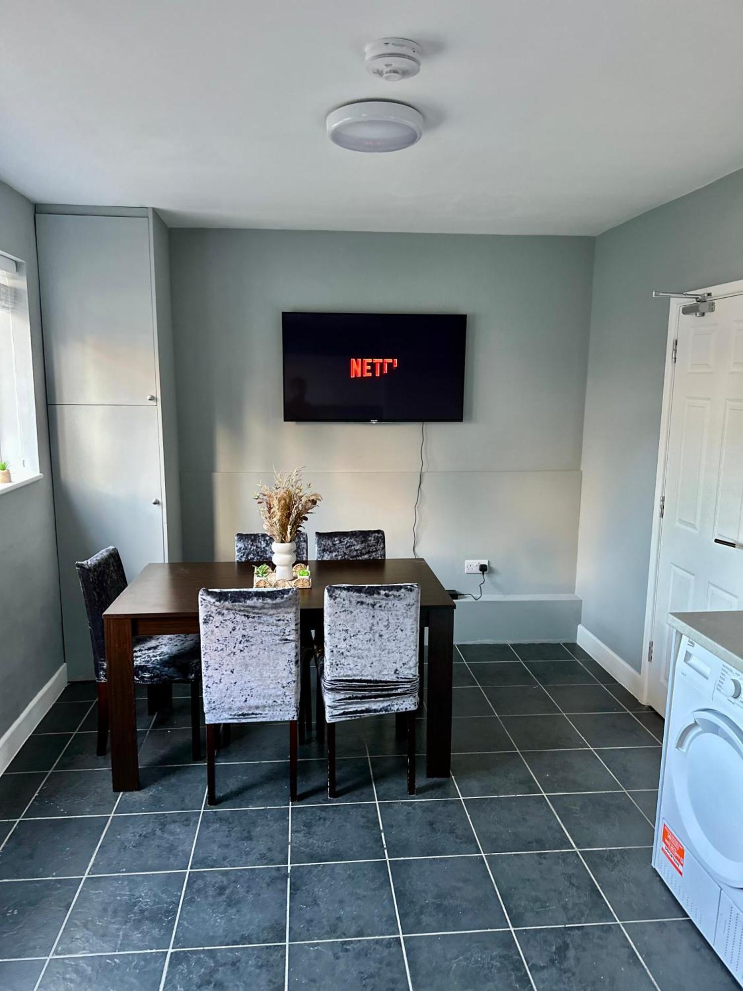 Cosy Ensuite Double Room, Near Heathrow Airport Northolt  Екстер'єр фото